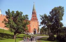 Боровицкая башня Московского Кремля (описание для детей для сообщения по Окружающему миру)